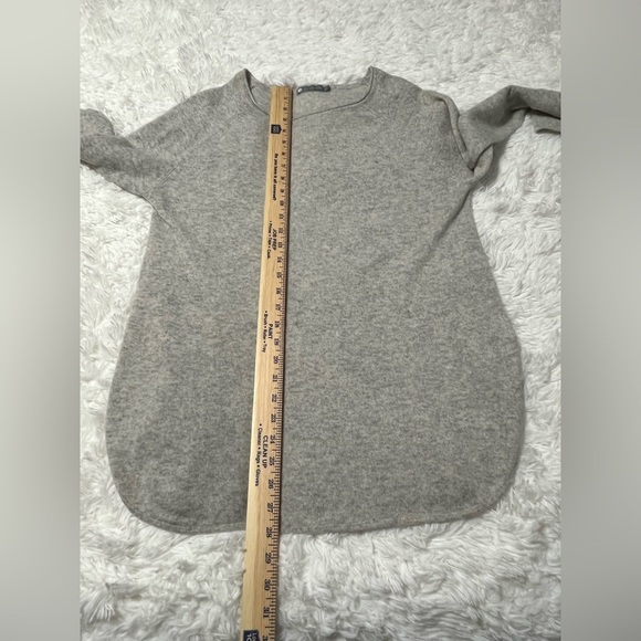 Incashmere | Soft Gray Cashmere Sweater - Picture 9 of 9